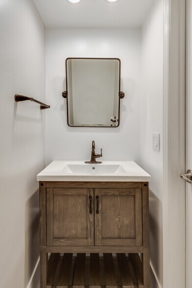 Downstairs bath - 321 W Dryden St