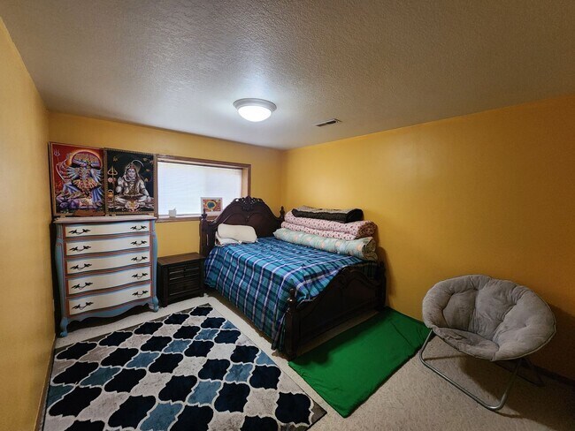Building Photo - 5bd 3ba Available in Eastern Sioux falls