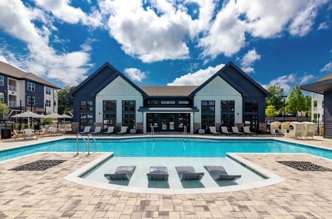 Building Photo - 5617 Oak St