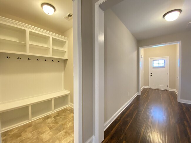 Building Photo - 181 Fairfax Dr