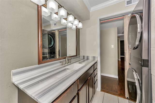 Building Photo - 7906 Royal Ln