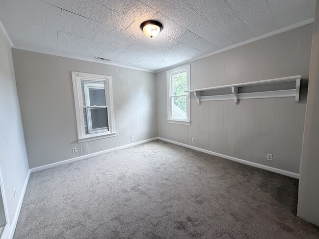 Building Photo - 714 B St
