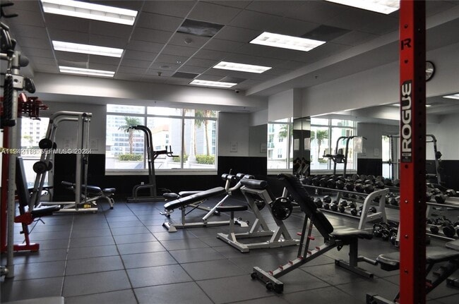 Building Photo - 1200 Brickell Bay Dr