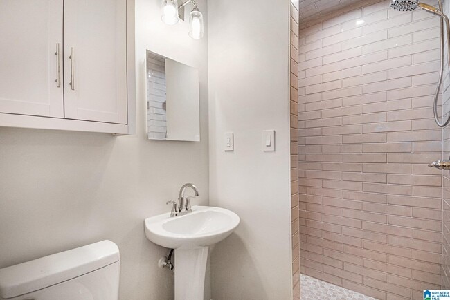 Building Photo - 545 Edgecrest Cir