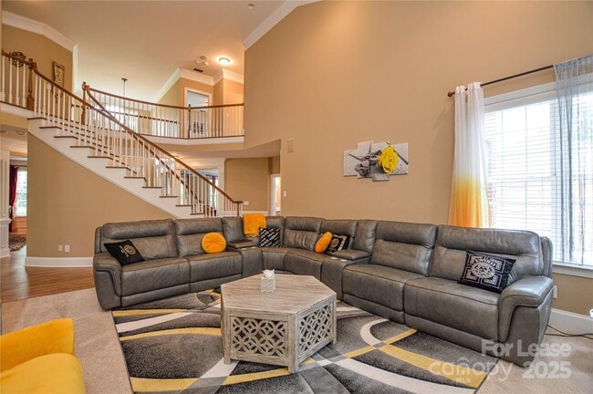 Building Photo - 5004 Woodview Ln