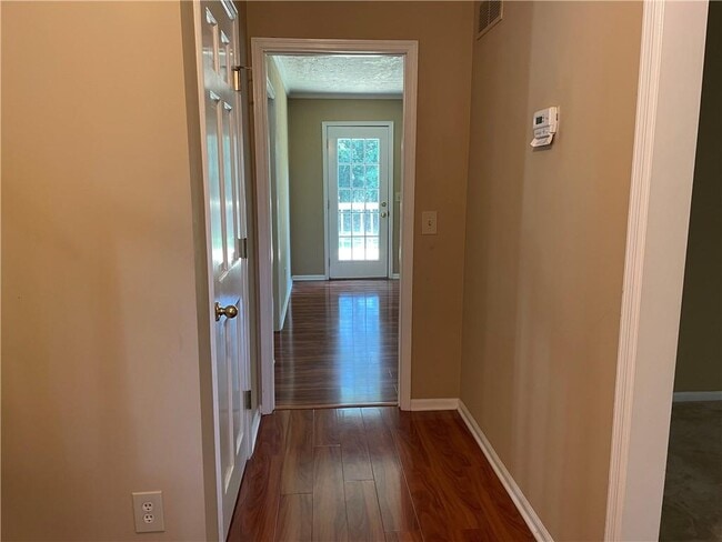 Building Photo - 1397 Brookcliff Dr