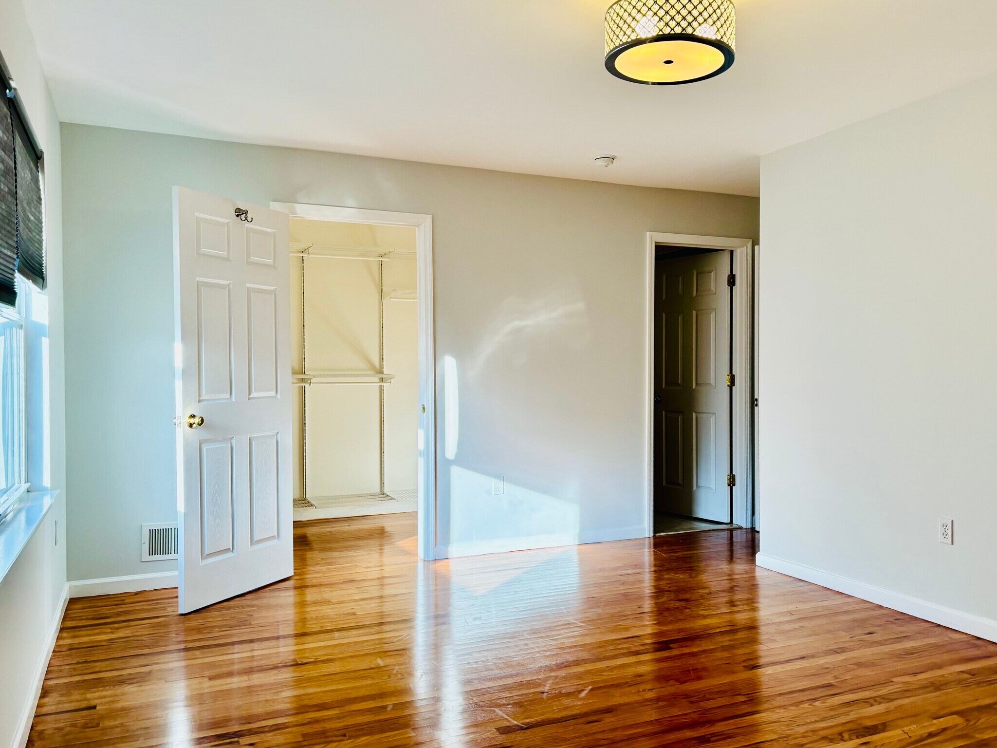 Building Photo - 172 Ridge St