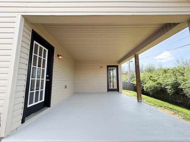 Building Photo - 1240 Orchard Dr