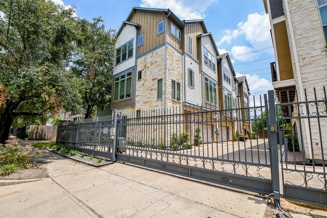Building Photo - 818 Yale St