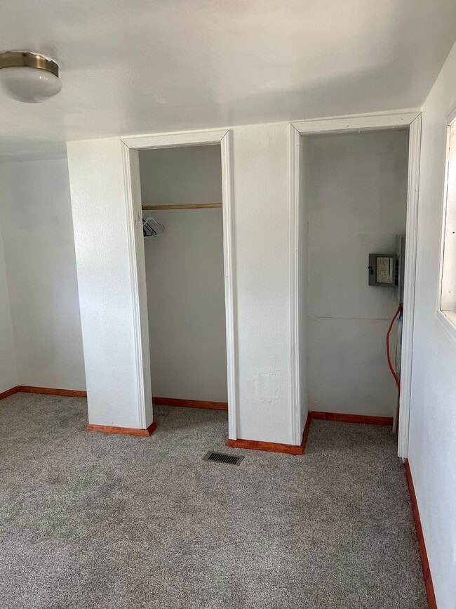 Building Photo - 2 bedroom, 1.5 bath home in Brookline