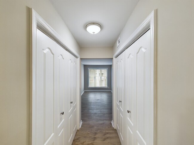 Building Photo - 1041 Wirewood Dr