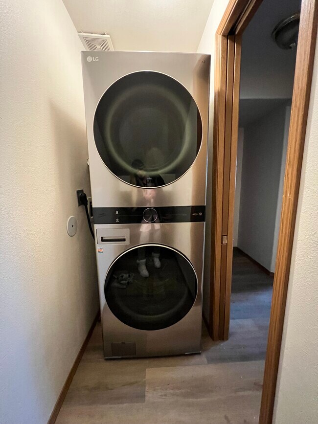 Building Photo - 1625 E Coeur D Alene Ave