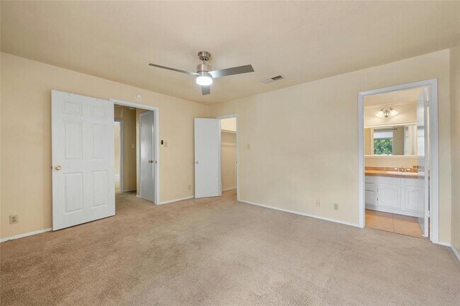 Building Photo - 2316 Montclaire St
