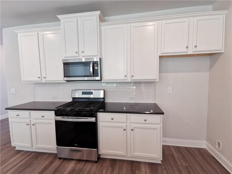 Building Photo - 209 Station Overlook Dr