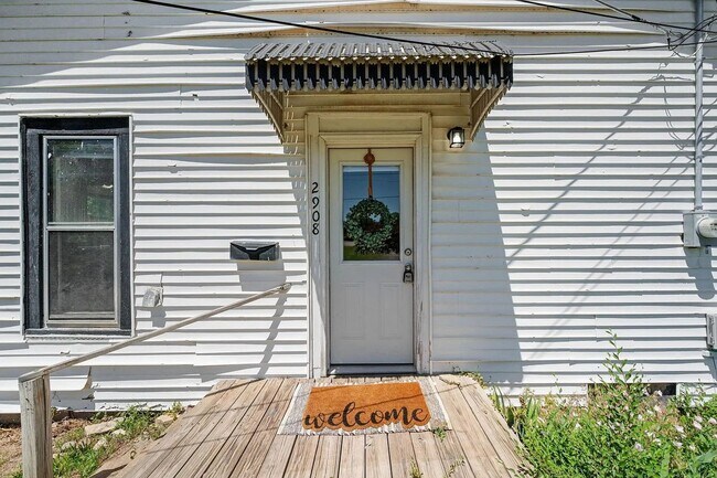 Building Photo - Adorable and Cozy 3 Bedroom!