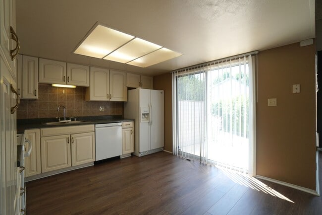 Building Photo - 282 Cobblestone Dr