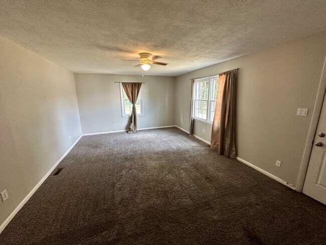 Building Photo - 4018 Dellwood Dr