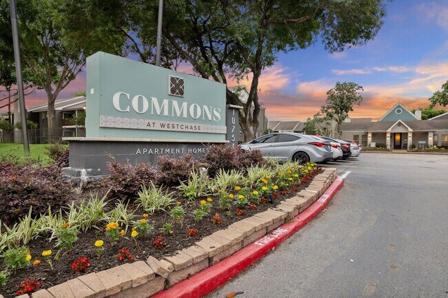 Building Photo - 10751 Meadowglen Ln