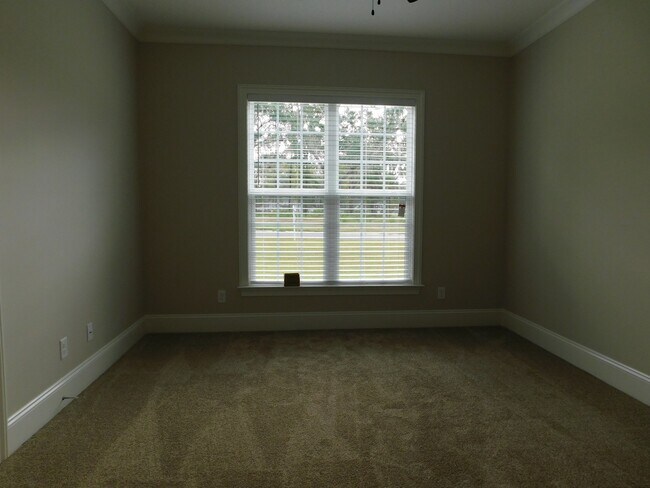 Building Photo - Grove Point Beauty