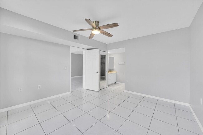 Building Photo - 1713 Whitehall Dr