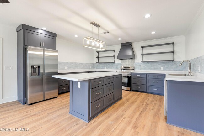 Building Photo - 554 Edwards Rd