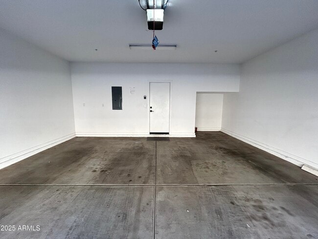 Building Photo - 740 E Lark St