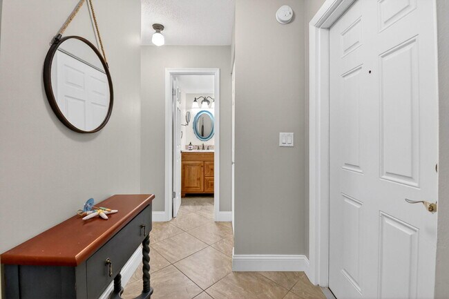 Building Photo - 18 Colonial Club Dr