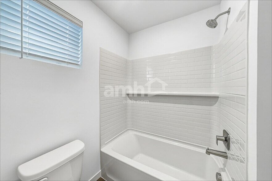 Building Photo - 8023 Verona Lp SW