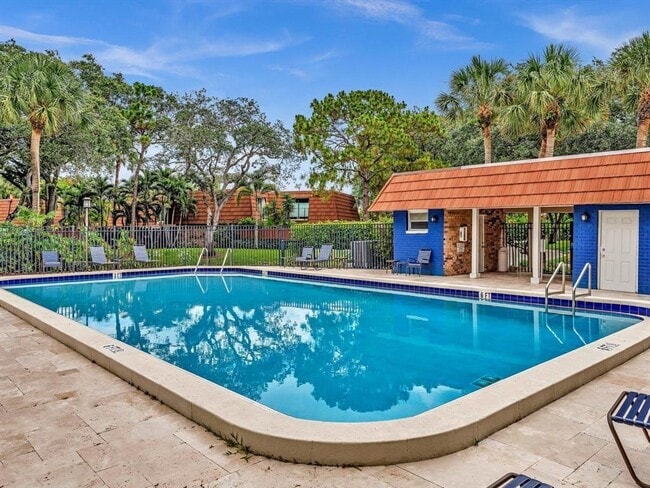 Building Photo - 1545 Augusta Cir