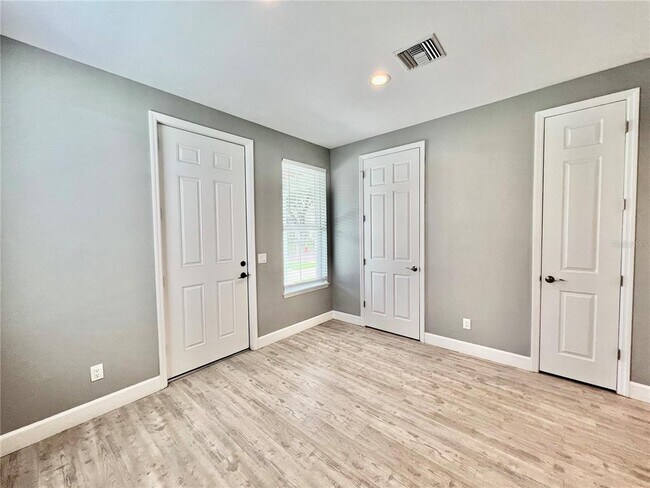 Building Photo - 2213 E 11th Ave