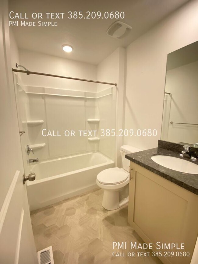 Building Photo - Clear and Bright, Newer Townhome in Rivert...