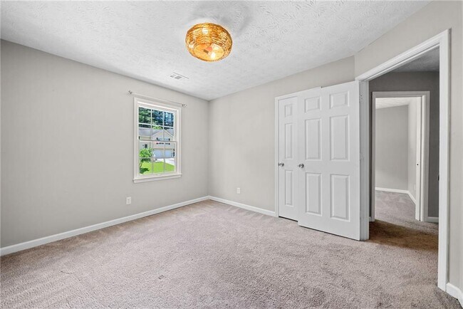Building Photo - 5590 Princeton Oaks Dr