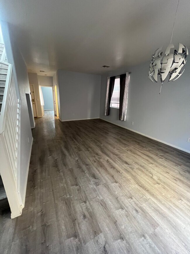 Building Photo - Beautiful 3-Bedroom, 3-Bath Home – Move-In Ready