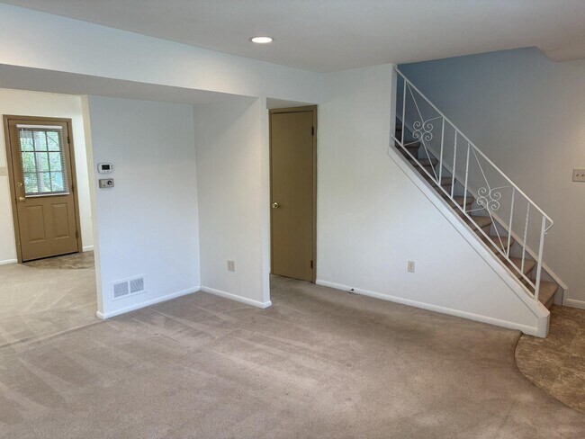 Building Photo - 167 Sunshine Dr