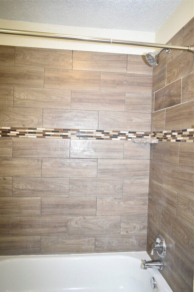 Building Photo - 2511 Maple Tree Ct