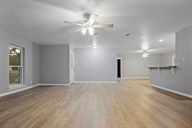 Building Photo - 1347 E Palm Dr