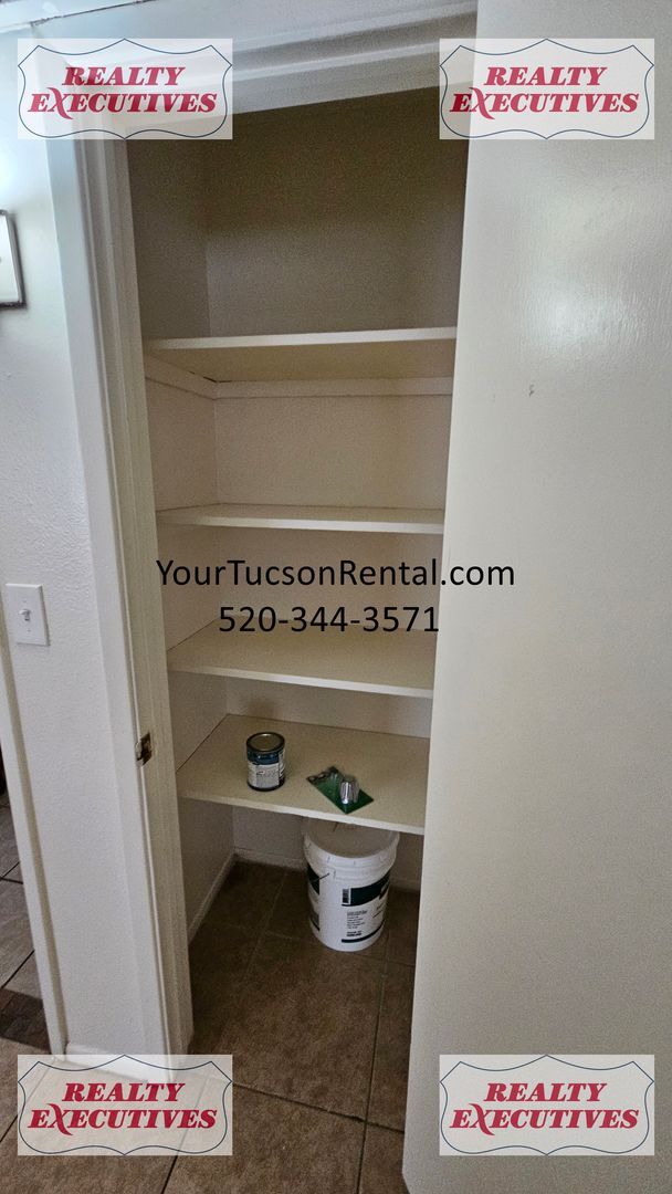 Building Photo - Country Club & Fort Lowell area - 2 Beds 1...