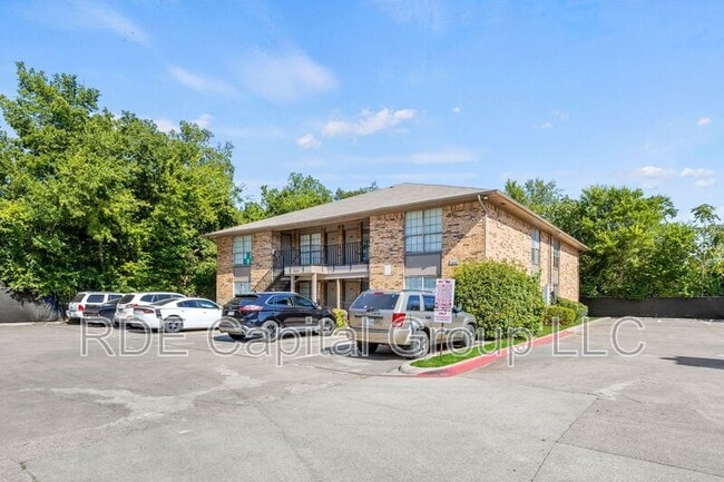 Building Photo - 1939 Cranford Dr