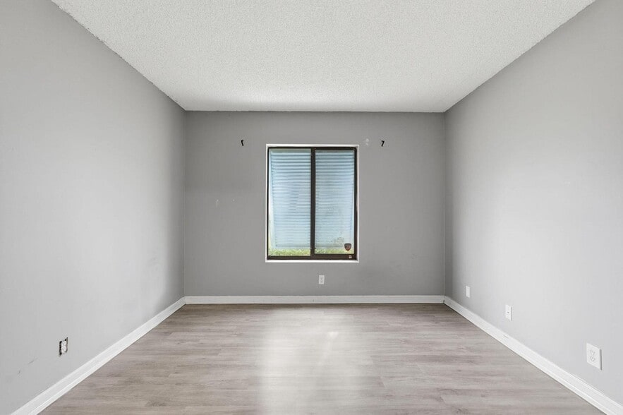 Building Photo - 1104 Green Pine Blvd