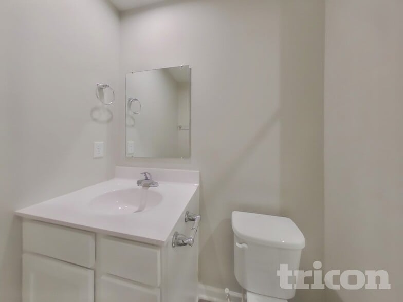 Building Photo - 1082 Suffolk Ln