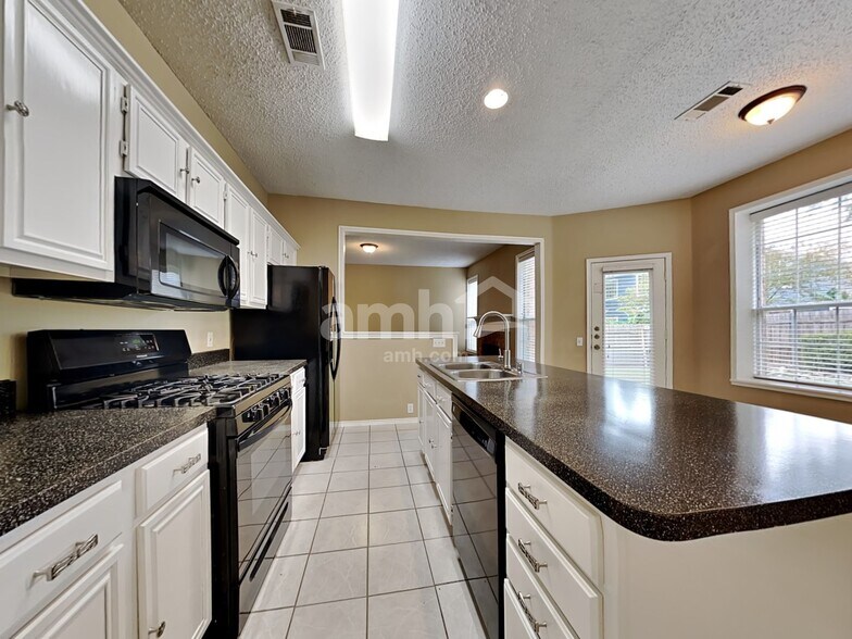 Building Photo - 3406 Broadview Ct