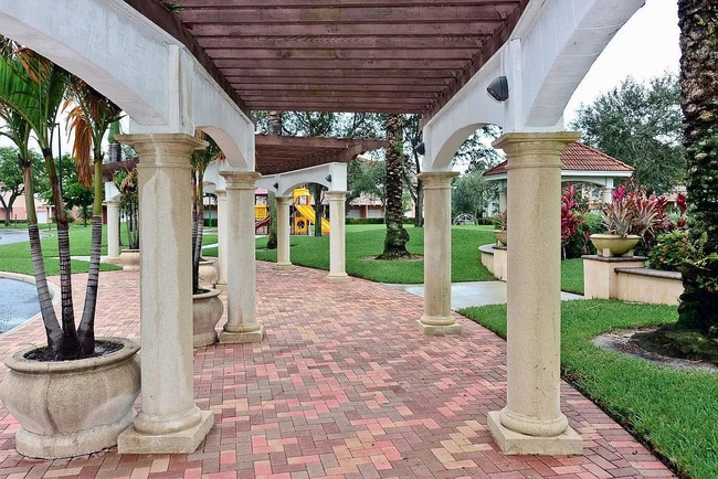 Building Photo - 2030 Alta Meadows Ln