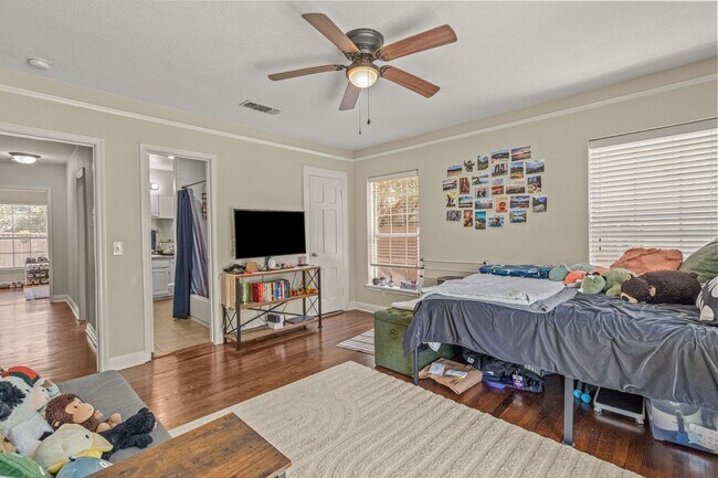 Building Photo - 3518 Westcliff Rd S