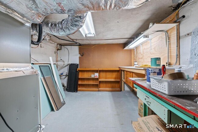 Building Photo - 83 Meadowbrook Rd