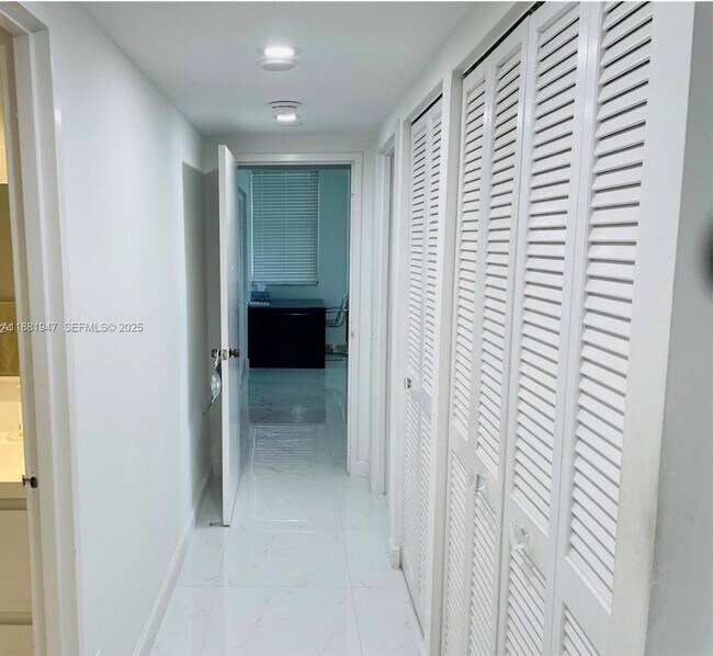 Building Photo - 3180 S Ocean Dr