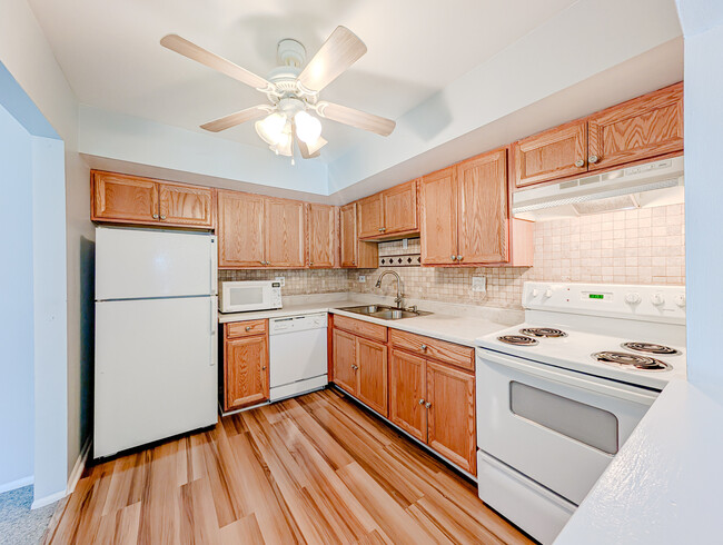 Building Photo - 801 S Dwyer Ave