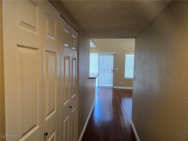 Building Photo - 1575 W Warm Springs Rd