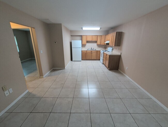 Building Photo - 2560 E Constance Ct