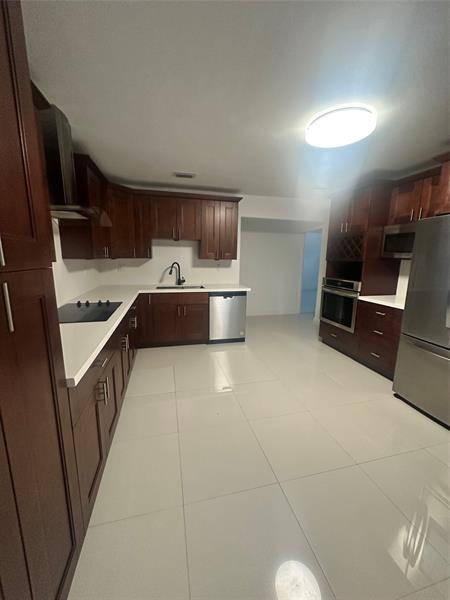 Building Photo - 2810 NE 60th St