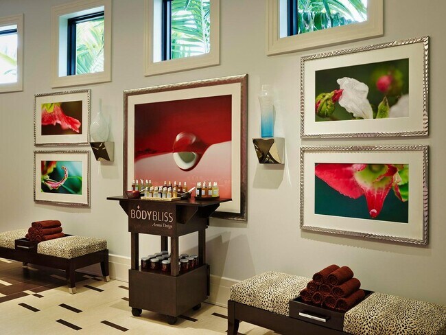 Building Photo - 8988 Lakes Blvd